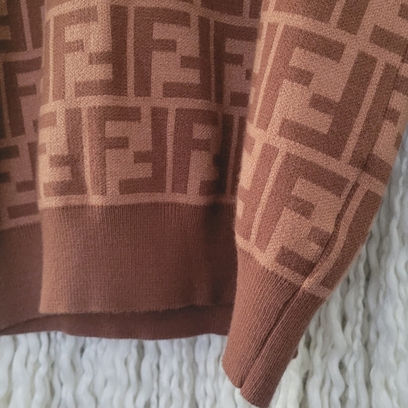 Versace x Fendi Sweater - Picture 6 of 13